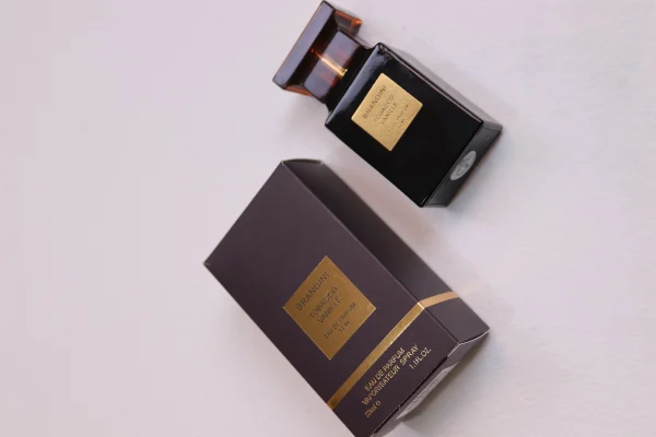 عطر مردانه چرمی گرم 10 میل - تصویر ویژه